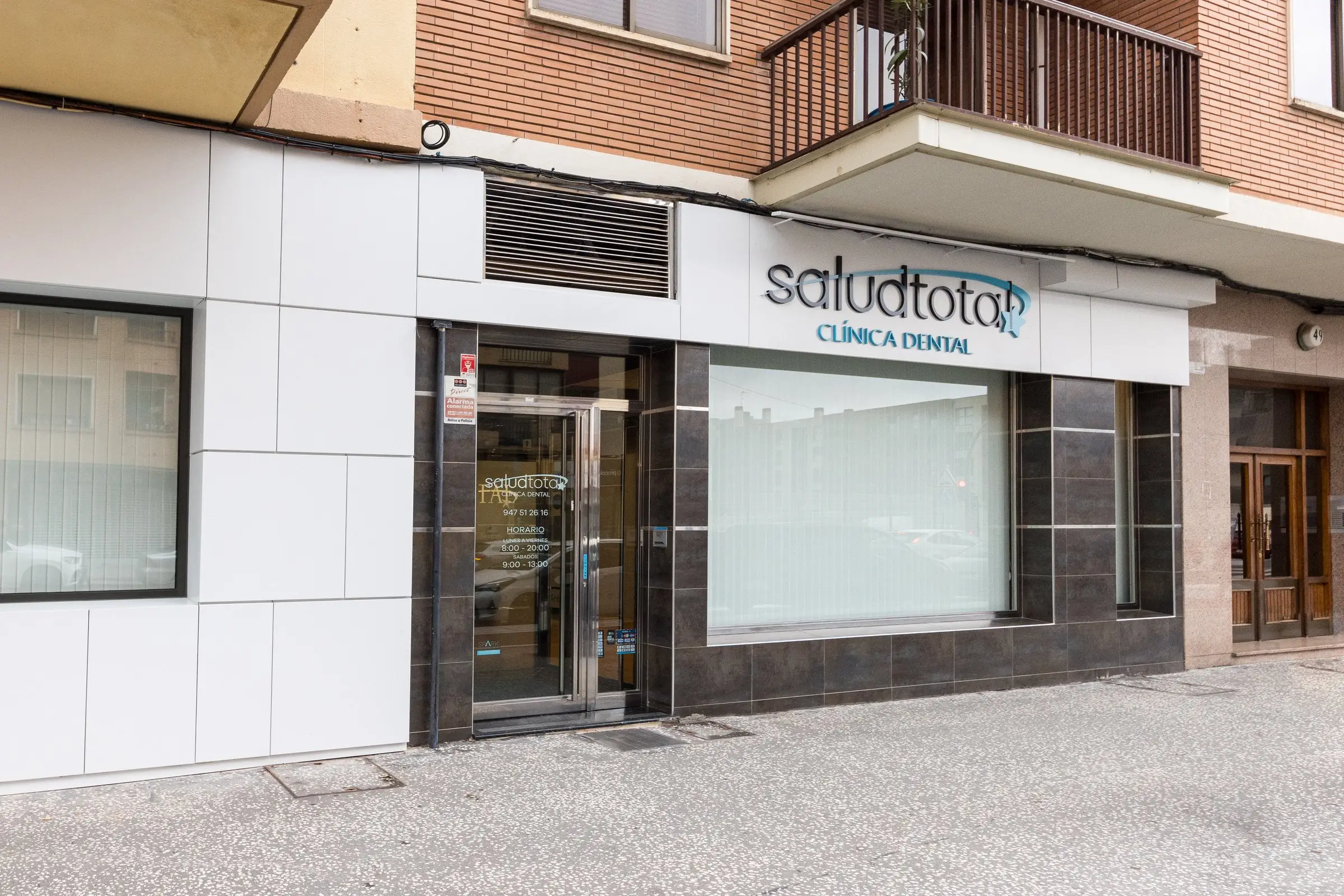 Fachada de la clínica dental Salud Total