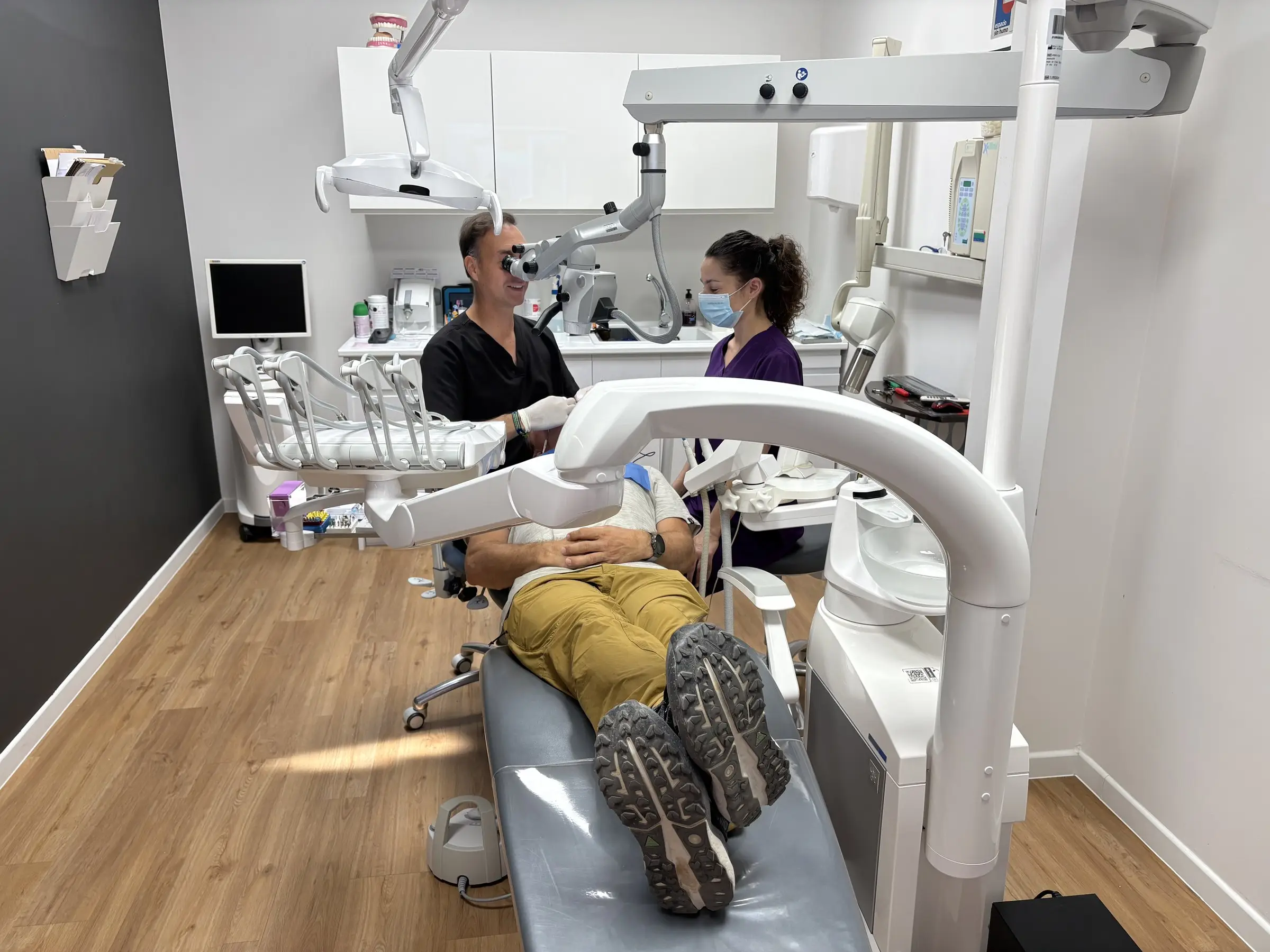 Tratamiento con microscopio dental en Salud Total