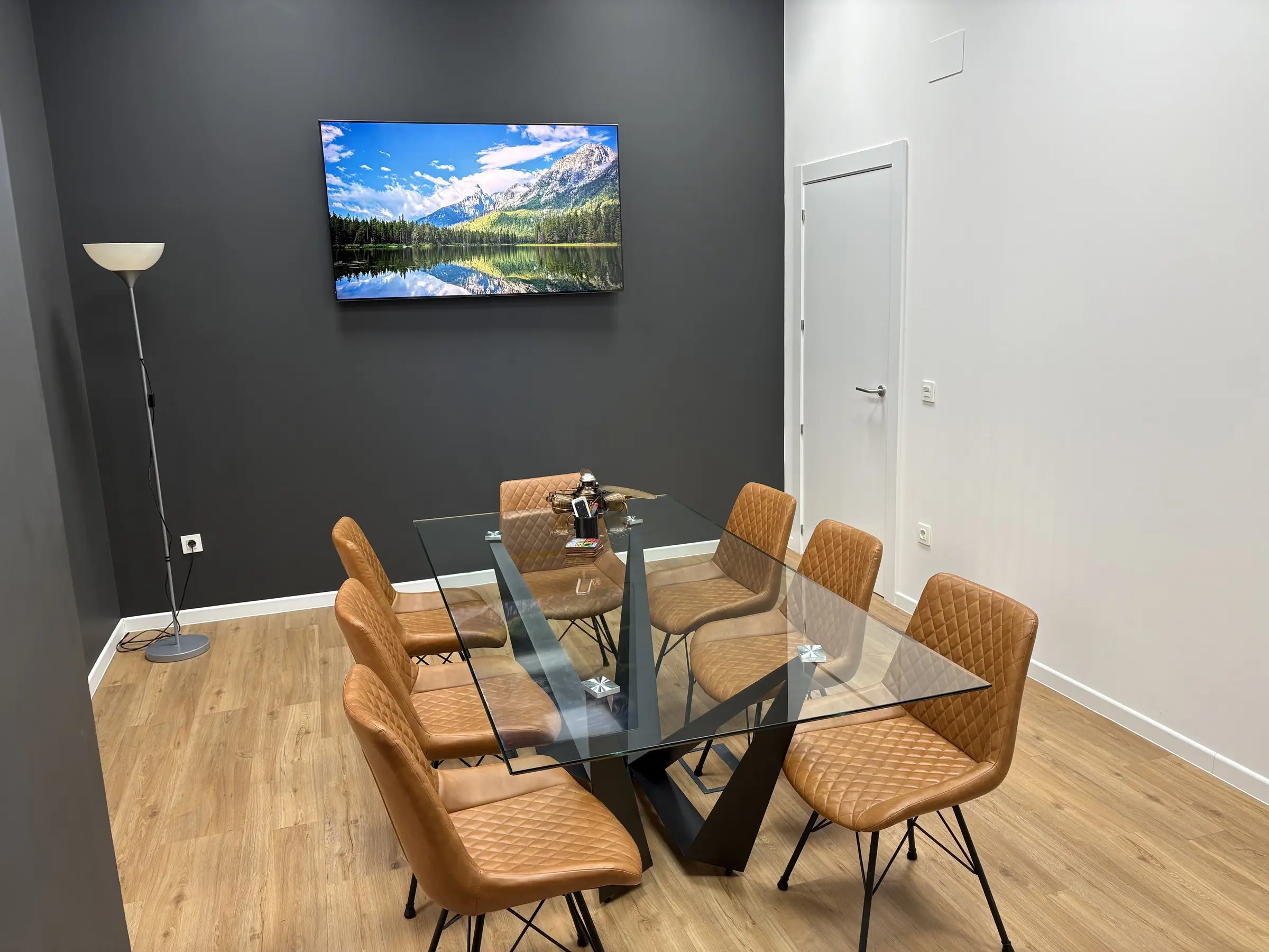 Sala de planificación con pantalla para mostrar el plan de tratamiento